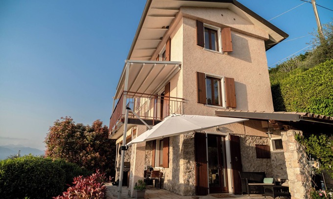 Torri del Benaco Casa | ENCANTADORA VISTA AL LAGO, rodeado de vegetación, WI-FI y AIRE ACONDICIONADO incluido