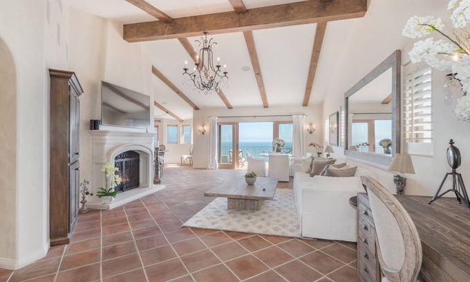 Eastern Malibu Villa | Hermosa Villa La Costa