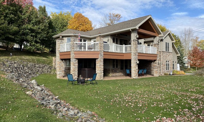 Niobe Casa | Beautiful Lake House in Point Chautauqua- Available Year Round! NEW BUNK ROOM