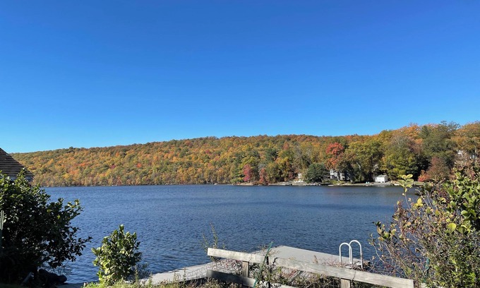 Putnam Valley Casa | Beautiful lakefront property 60 minutes from NYC.