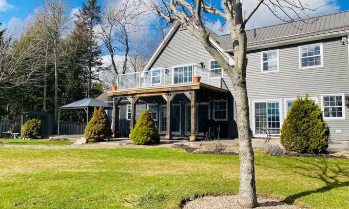 Bay of Fundy & Annapolis Valley Cabaña | Beautiful Lakefront Cottage Oasis |AnnapolisValley