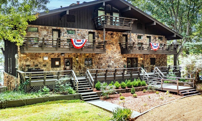 Drasco Cabina | Luxury Business & Family Retreat Lodge en el Lago
