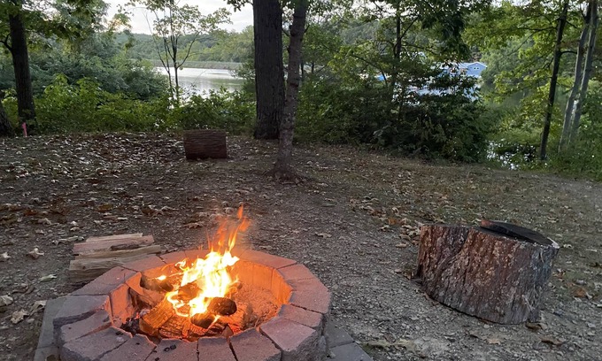 Kabletown Casa | Beautiful Lakehouse, private dock, fast WiFi near Harpers Ferry