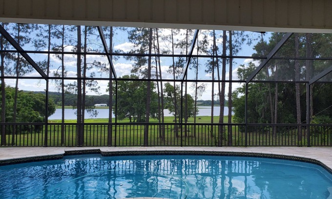 Dade City Casa | Beautiful Lakeview Saltwater Pool Sanctuary !