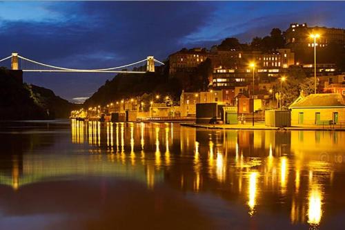 Clifton Casa | Beautiful large victorian waterfront house