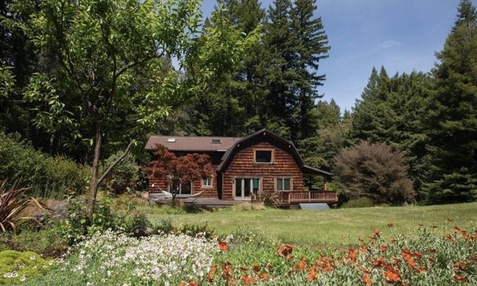 Albion Casa | Beautiful Log Cabin on 5 Acres with Gardens, Hot Tub, & Sauna