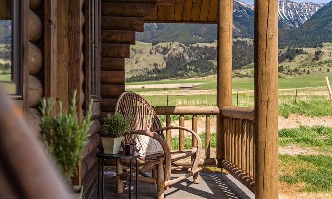 Livingston Cabina | Beautiful Log Cabin in the Heart of Paradise Valley, Montana
