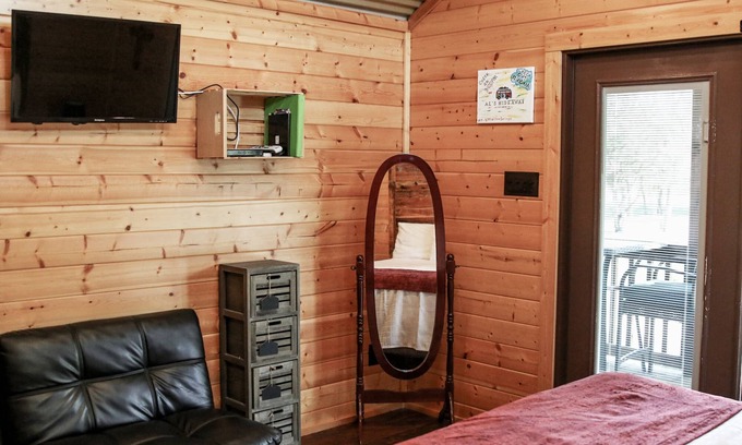 Pipe Creek Cabina | Cabañas de madera en un entorno campestre de 20 acres a solo minutos de distancia de las ciudades