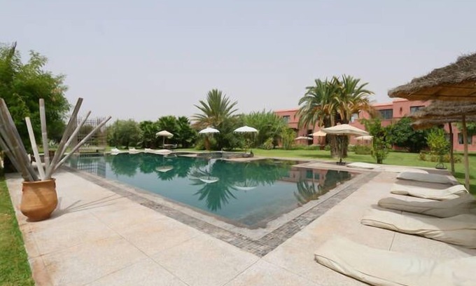 Zaouia Sidi Abdallah Ben Sassi Villa | Hermosa villa de lujo con piscina enorme
