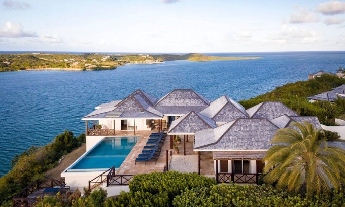 Freetown Casa | Beautiful Luxury Villa, Private Pool, Outdoor Lounge & BBQ, STUNNING VIEWS