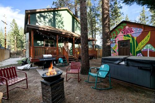 Peter Pan Casa | Beautiful Modern Cabin in with Fire Pit and Hot Tub, the Perfect Base for Outdoor Adventures in Big Bear, California