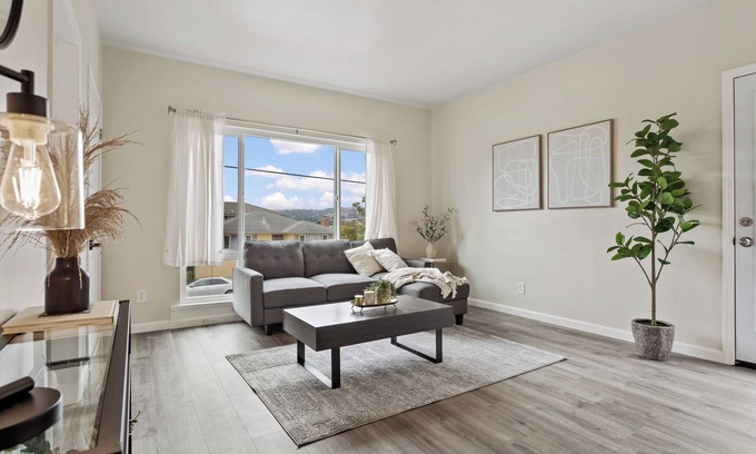 Downtown Casa | Beautiful Modern Newly Renovated 3BD 2 BA SF Home