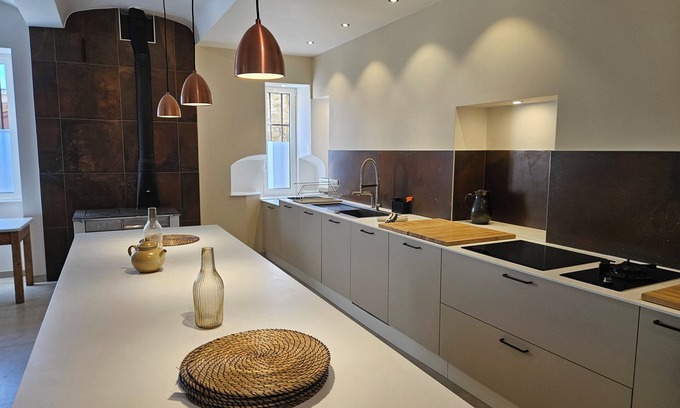 Etoile-sur-Rhone Casa | Beautiful mansion with large garden