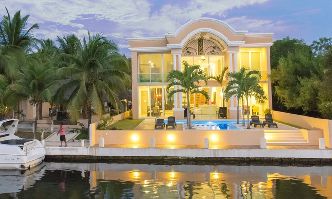 Puerto Aventuras Casa | Beautiful mansion in Puerto Aventuras with pool