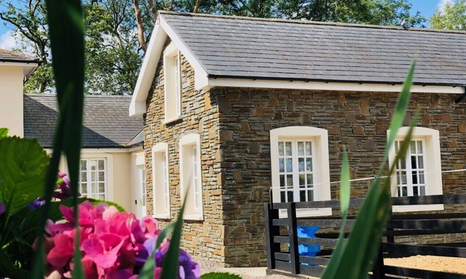 Kinsale Town Centre Cabina | Beautiful Mews Lodge, en el campo, a 0. 8 millas del centro de la ciudad.