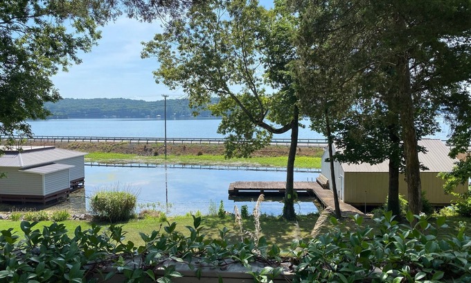 Scottsboro Casa | Beautiful Mid-Lake Waterfront Home ~ Pets ~ Dock