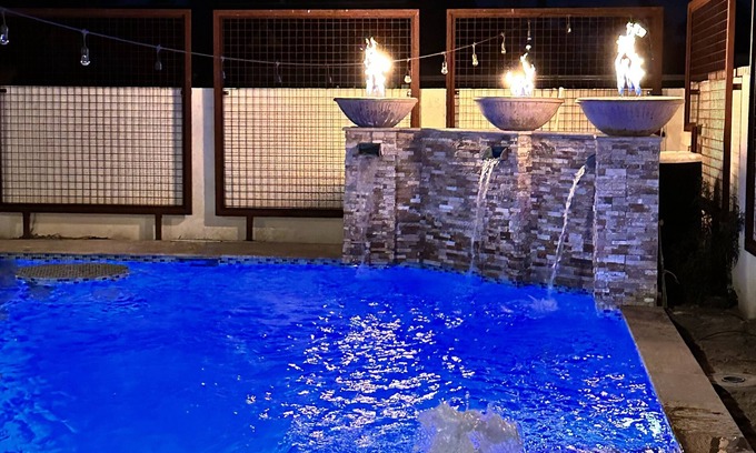 Willo Casa | Beautiful Midtown Willo retreat with private pool and gym