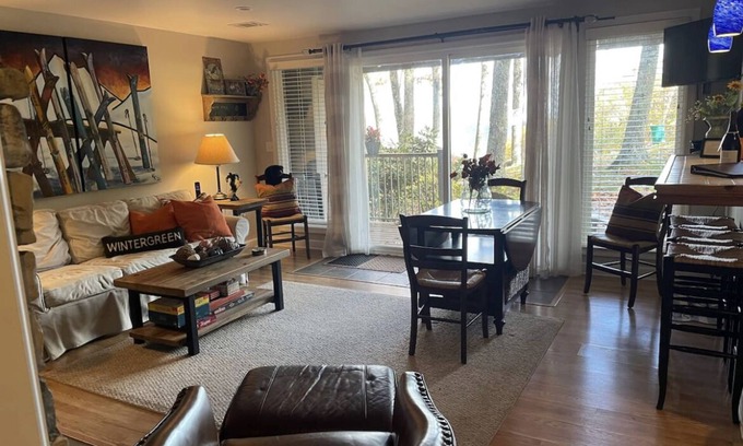 Wintergreen Condominio | Beautiful Mountain Condo…Steps to Resort/hiking/restaurants