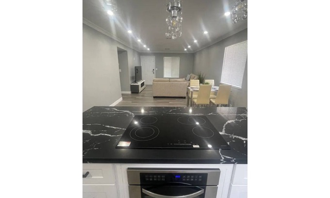 Chinatown Apartamento | Beautiful Modern 2BR apartment 5 min from strip