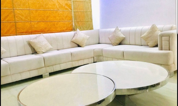 Faridabad Apartamento | Beautiful Modern 3 Bhk for Guest
