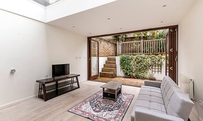St. Pancras and Somers Town Casa | Beautiful modern 4BR house in Central London.