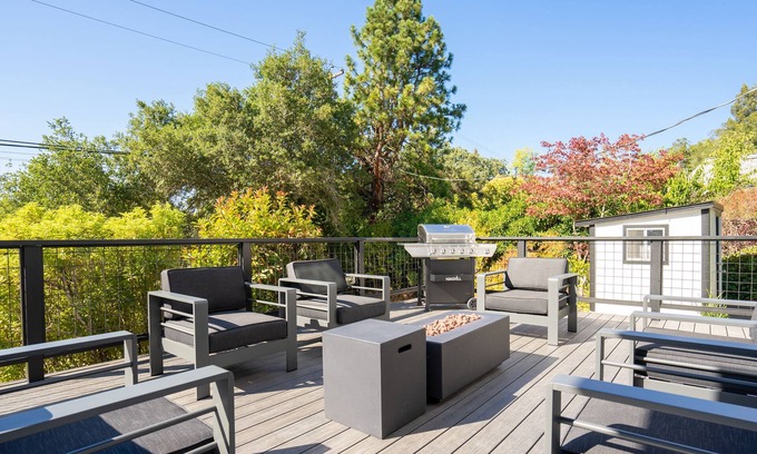 Santa Rosa Casa | Beautiful modern home near Sonoma, Calistoga & wineries