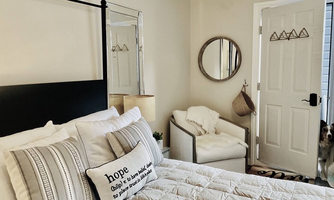 Telluride Apartamento | Beautiful Modern In-town Studio with Kitchenette - steps from Gondola!
