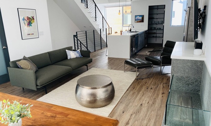 Melrose Casa | Beautiful Modern Like-New Smart Home in the Heart of Hollywood!