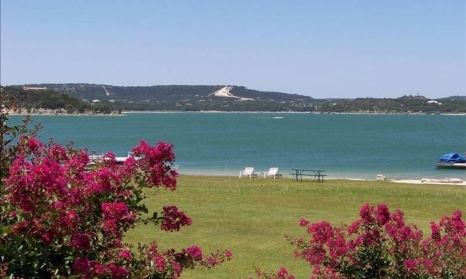 Hudson Bend Casa | Hermosa playa de Montina en el lago Travis - ¡Camina hacia el agua!