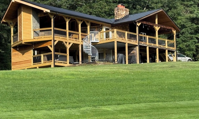 Roaring Gap Casa | Beautiful Mountain Getaway