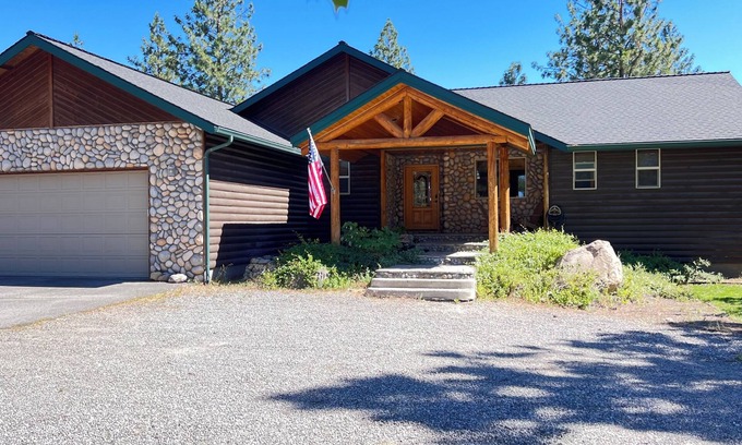 Weed Casa | Beautiful Mt.Shasta View Home on large Acreage