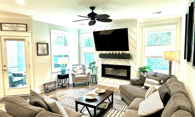 Hilton Head Casa | Beautiful new townhome- fall getaway discounts!