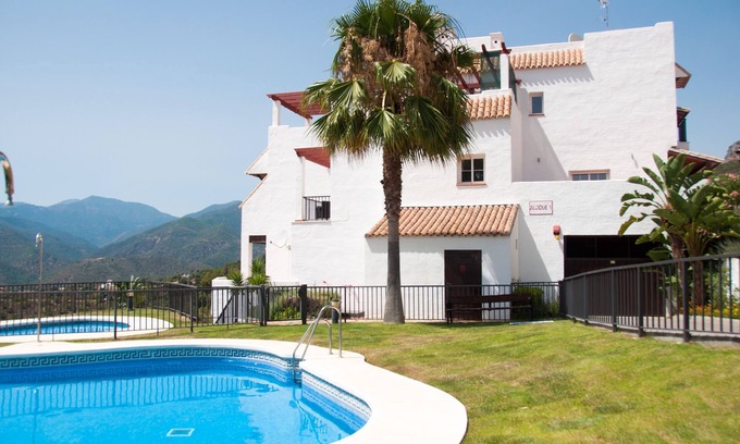 Istan Apartamento | Hermoso apartamento dúplex nuevo de 3 camas - Bañera de hidromasaje - 6 minutos Banus - Golden Mile