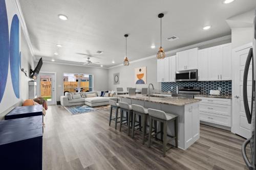 Corpus Christi Casa | Beautiful New 3 Bedroom Townhouse w/Private Pool