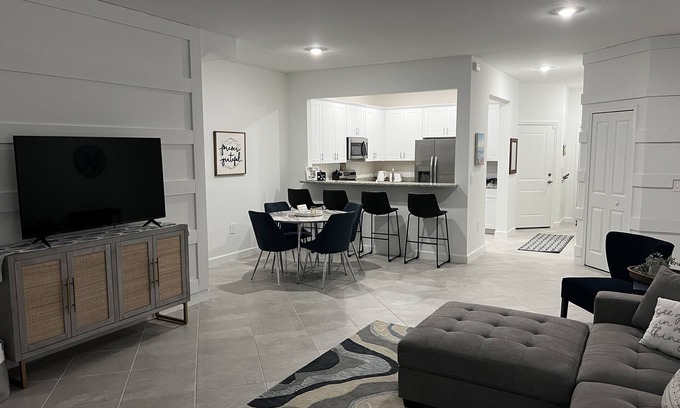 Gateway Casa | Beautiful New 3BR/3BA in FM! Ask me about Snowbirds Special!