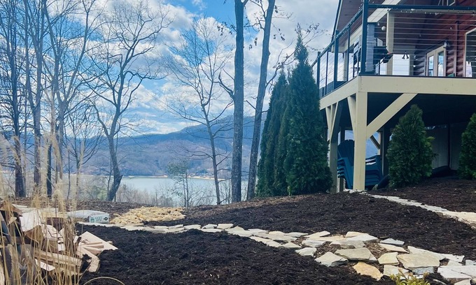 Lake Lure Casa | Brand new Log cabin with PRIVATE HOT TUB overlooking Lake Lure!
