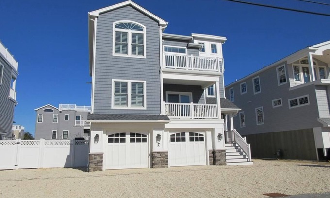 Holgate Casa | Beautiful new construction 4 bedroom 3.5 bath home in Holgate