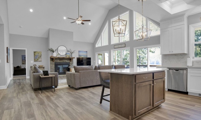 Salem Casa | Beautiful new construction in Turtle Head community on Lake Keowee
