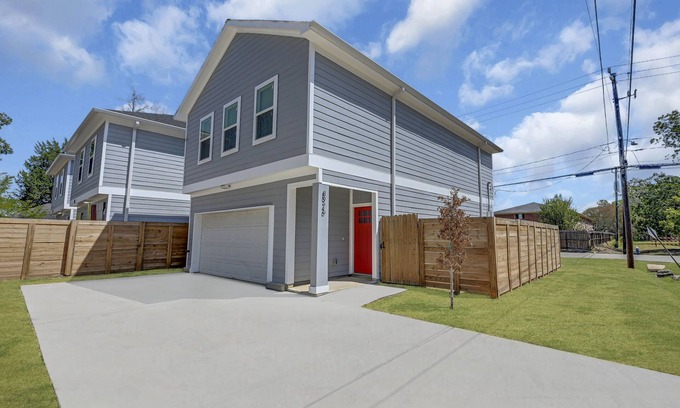 Southeast Houston Casa | Beautiful new home very close to a lot of restaurants and shops. Ni