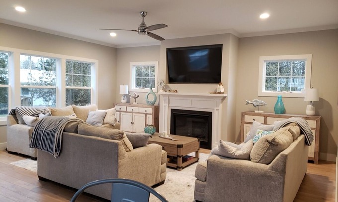 Miami Park Casa | Beautiful new Lake House Pets & Kids friendly with beach access!