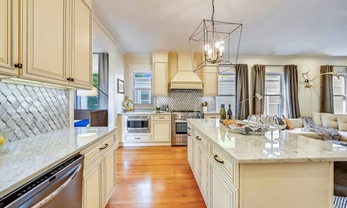 Forest Hills - Woodbourne Condominio | Beautiful New Renovation | near T