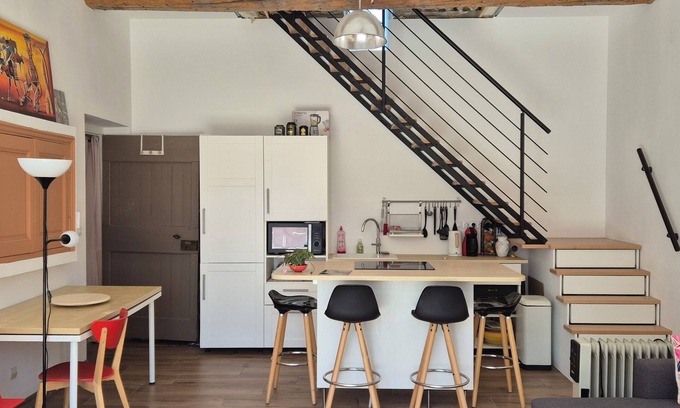 Pelissanne Casa | Beautiful new suite in century-old Provencal farmhouse in village center. Animal welcome