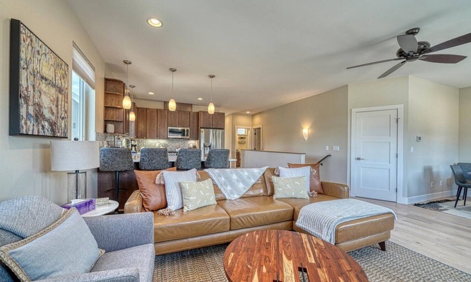 Salida Casa | Beautiful New Townhome in Downtown Salida