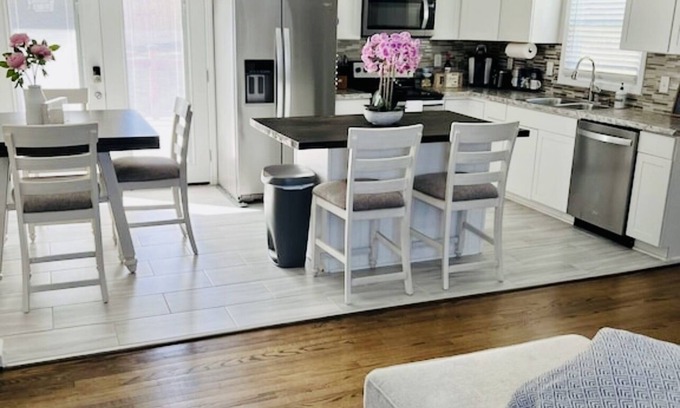 Greensboro Casa | Beautiful Newly listed home, Newly Remodeled Home 5beds/sleeps 9 close to DT GSO