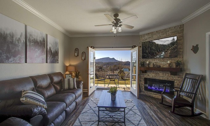 Pigeon Forge Condominio | BEAUTIFUL NEWLY REMODELED COZY AND COMFORTABLE UNIT
