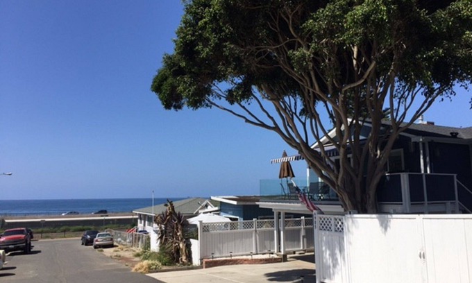 La Conchita Casa | Hermosa casa recién remodelada con vista al mar cerca de la playa de Rincón! Acceso a la playa!