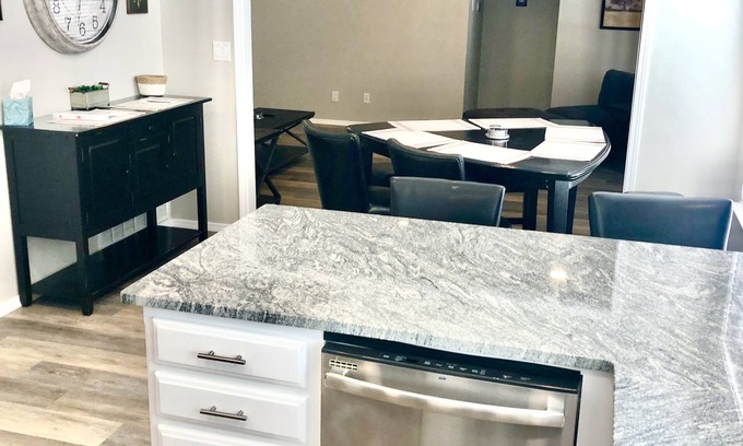 Westside Casa | Beautiful Newly Renovated 4 Bedroom Westside House