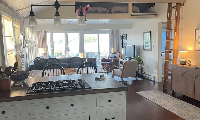 Skaneateles Casa | Beautiful newly renovated lake cottage near Anyelas Winery. 4 miles from Village