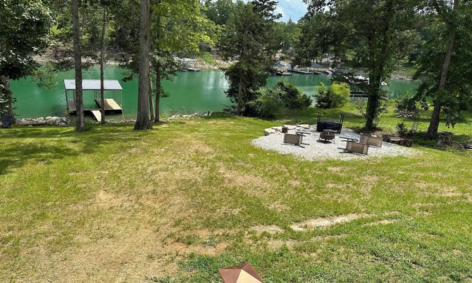 Jacksboro Casa | Beautiful Newly Renovated Lake House on Norris Lake minutes away from amenities!