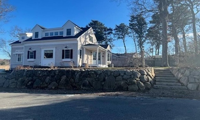 Silver Beach Casa | Beautiful Newly Renovated Home in New Silver Beach on Cape Cod in Falmouth, MA!